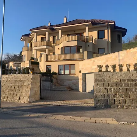 Clearvuehome Slavin Appartement